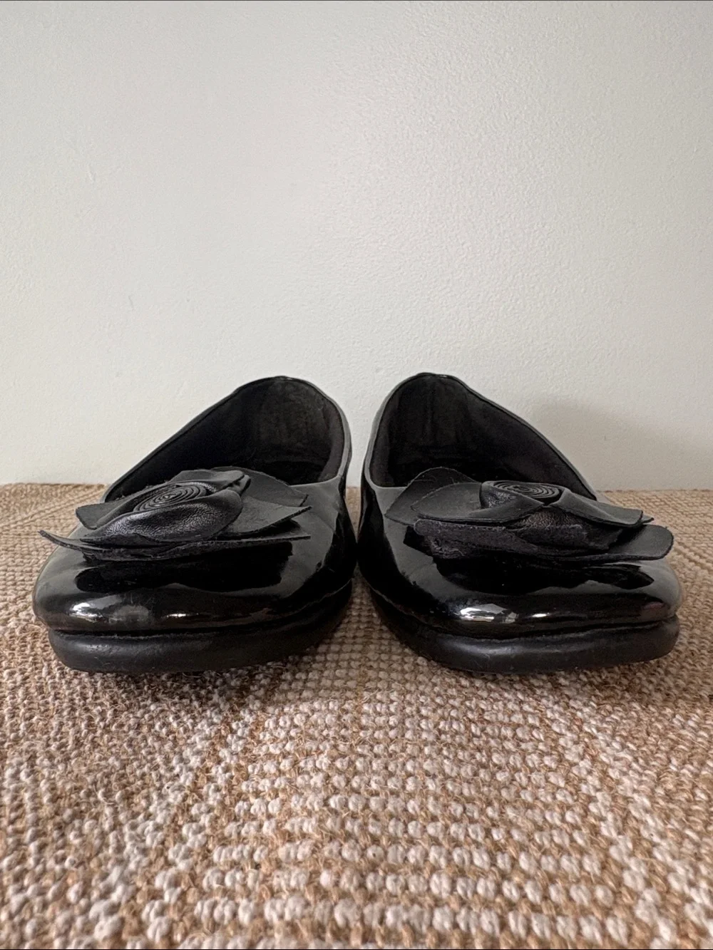 Angel Steps Black Patent Ballet Flats, Dimensional Rose Accents. Size—8.5